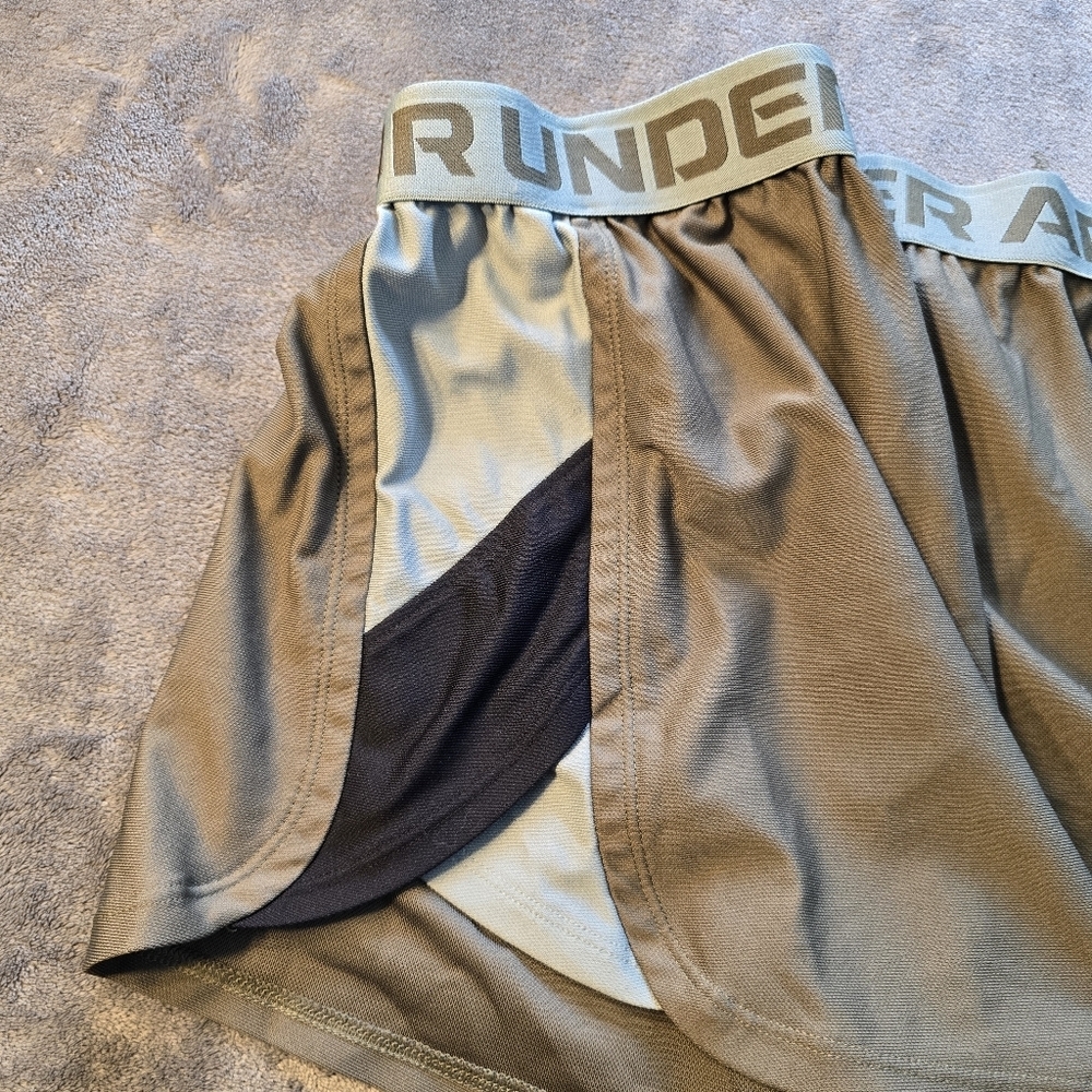 Under Armour Loose Hunter Green Shorts Size Large - Picture 6 of 11